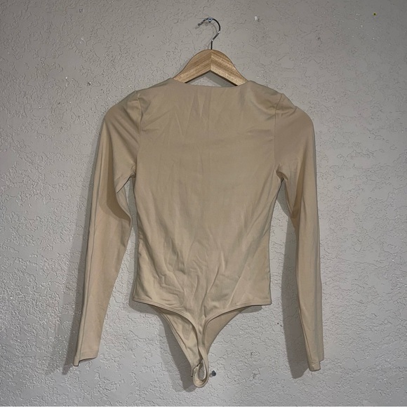 Babaton Aritzia | Contour V-Neck Longsleeve Bodysuit Size: Small - Picture 6 of 6